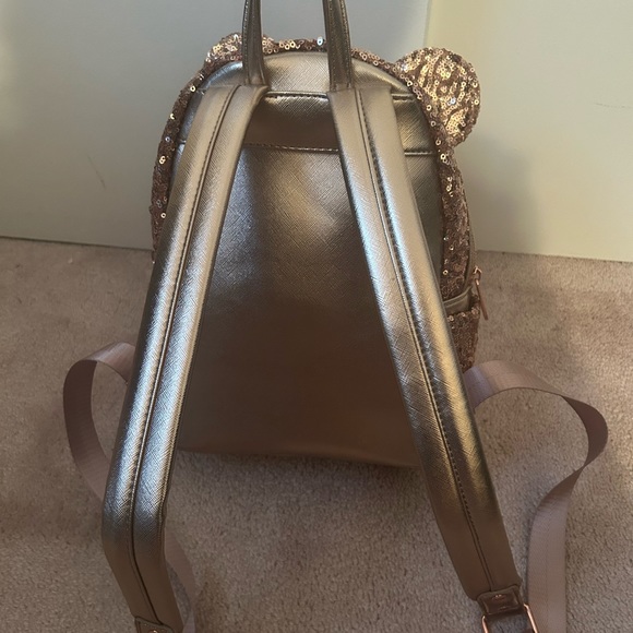 Excellent condition Disney lounge-fly only used one time. - Picture 2 of 5